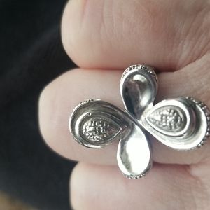 Flower shaped ring size 6